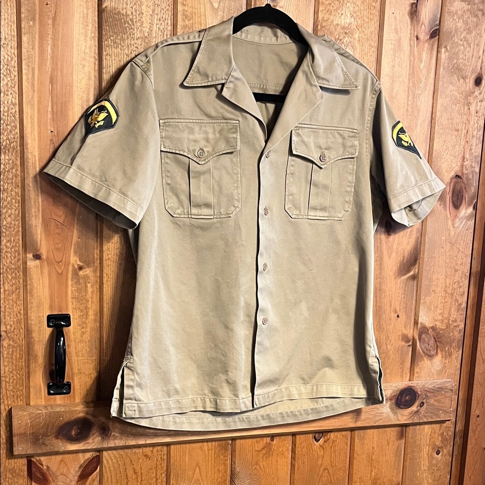 MEN MILITARY SHIRT MEDIUM Vintage US Army short sleeve khaki Spec 5 Rank  1111